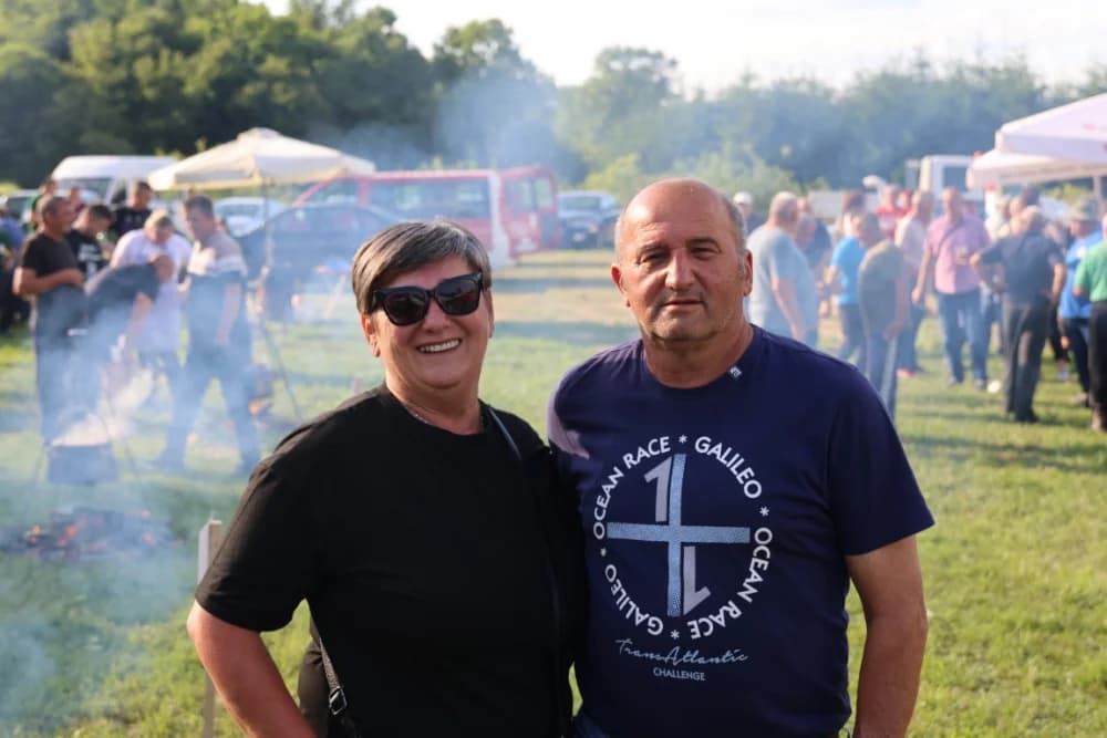 (FOTOGALERIJA) Najbolji majstori ribljeg paprikaša su tandem Božo i Jela, te dva Milkovića Vlado i Branko