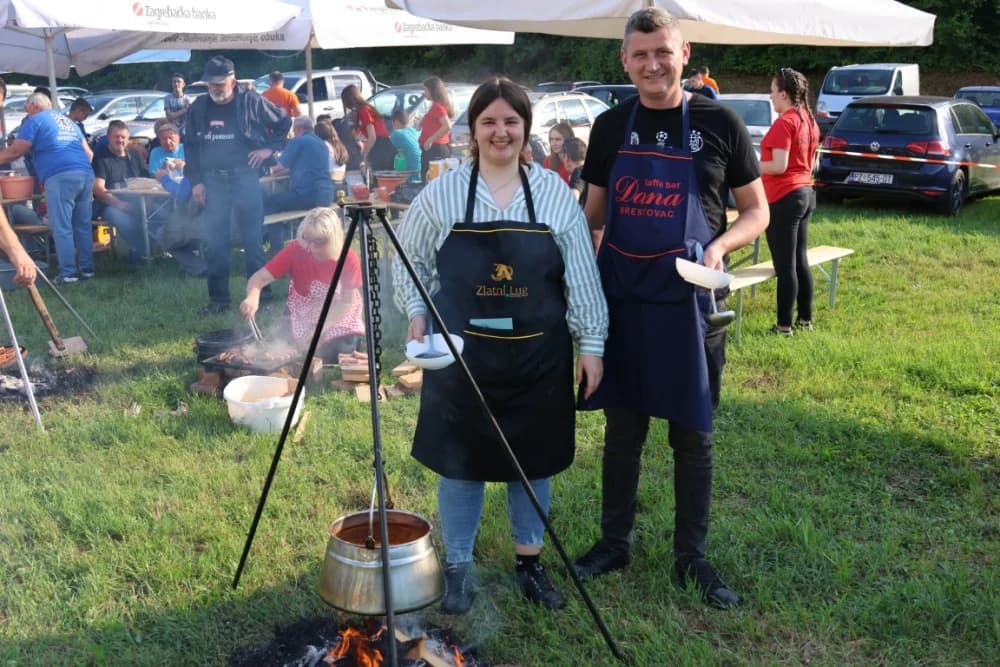 (FOTOGALERIJA) Najbolji majstori ribljeg paprikaša su tandem Božo i Jela, te dva Milkovića Vlado i Branko
