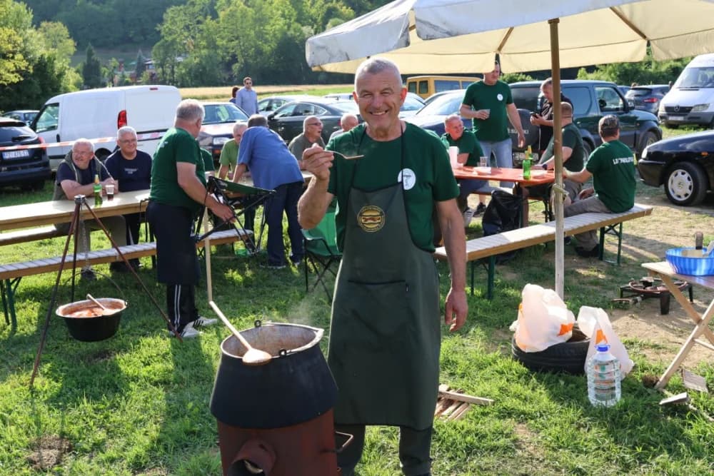 (FOTOGALERIJA) Najbolji majstori ribljeg paprikaša su tandem Božo i Jela, te dva Milkovića Vlado i Branko