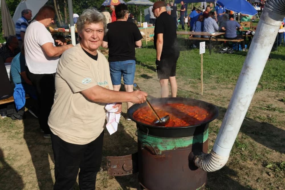 (FOTOGALERIJA) Najbolji majstori ribljeg paprikaša su tandem Božo i Jela, te dva Milkovića Vlado i Branko