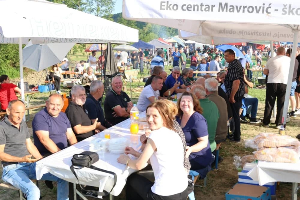 (FOTOGALERIJA) Najbolji majstori ribljeg paprikaša su tandem Božo i Jela, te dva Milkovića Vlado i Branko