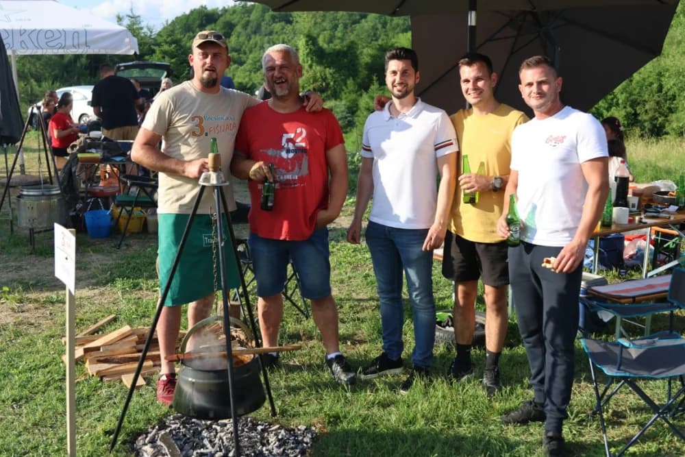 (FOTOGALERIJA) Najbolji majstori ribljeg paprikaša su tandem Božo i Jela, te dva Milkovića Vlado i Branko