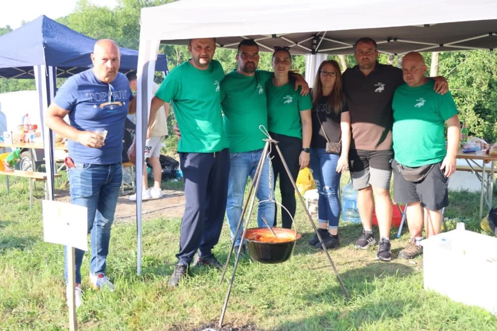 (FOTOGALERIJA) Najbolji majstori ribljeg paprikaša su tandem Božo i Jela, te dva Milkovića Vlado i Branko