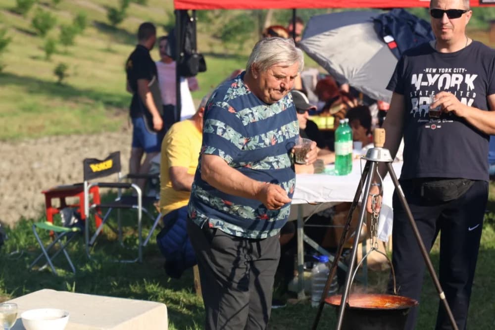 (FOTOGALERIJA) Najbolji majstori ribljeg paprikaša su tandem Božo i Jela, te dva Milkovića Vlado i Branko