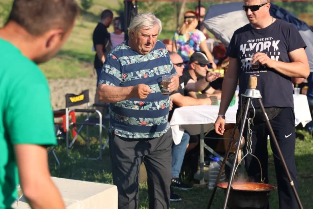 (FOTOGALERIJA) Najbolji majstori ribljeg paprikaša su tandem Božo i Jela, te dva Milkovića Vlado i Branko