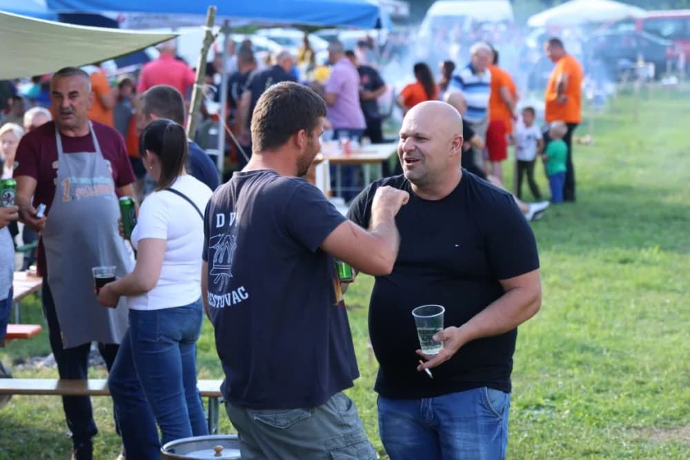 (FOTOGALERIJA) Najbolji majstori ribljeg paprikaša su tandem Božo i Jela, te dva Milkovića Vlado i Branko