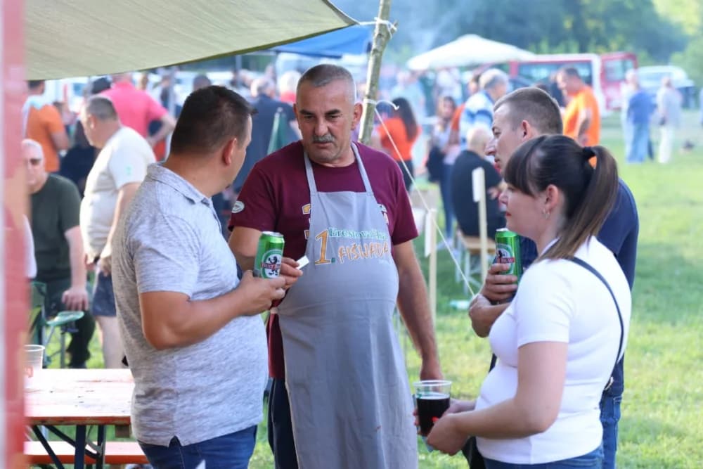 (FOTOGALERIJA) Najbolji majstori ribljeg paprikaša su tandem Božo i Jela, te dva Milkovića Vlado i Branko