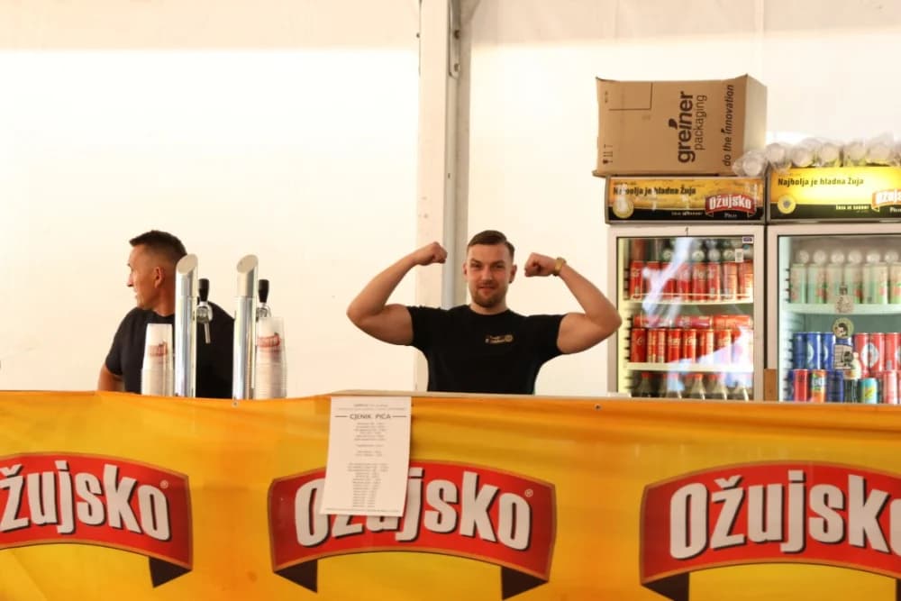(FOTOGALERIJA) Najbolji majstori ribljeg paprikaša su tandem Božo i Jela, te dva Milkovića Vlado i Branko