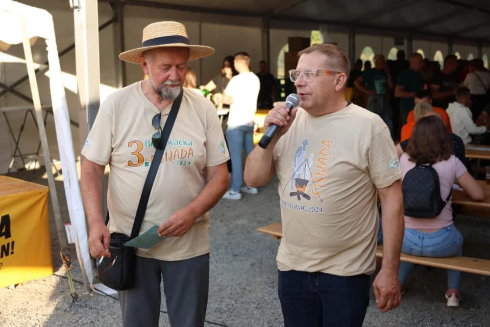 (FOTOGALERIJA) Najbolji majstori ribljeg paprikaša su tandem Božo i Jela, te dva Milkovića Vlado i Branko