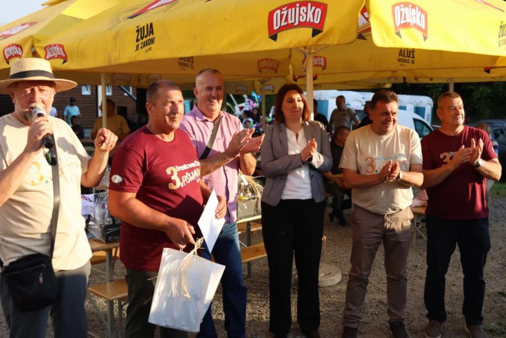 (FOTOGALERIJA) Najbolji majstori ribljeg paprikaša su tandem Božo i Jela, te dva Milkovića Vlado i Branko