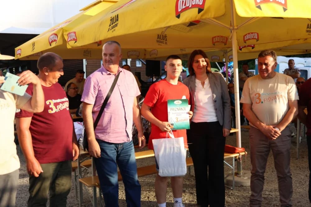 (FOTOGALERIJA) Najbolji majstori ribljeg paprikaša su tandem Božo i Jela, te dva Milkovića Vlado i Branko