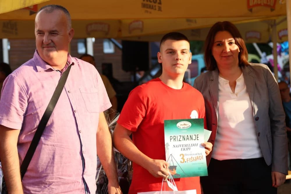 (FOTOGALERIJA) Najbolji majstori ribljeg paprikaša su tandem Božo i Jela, te dva Milkovića Vlado i Branko