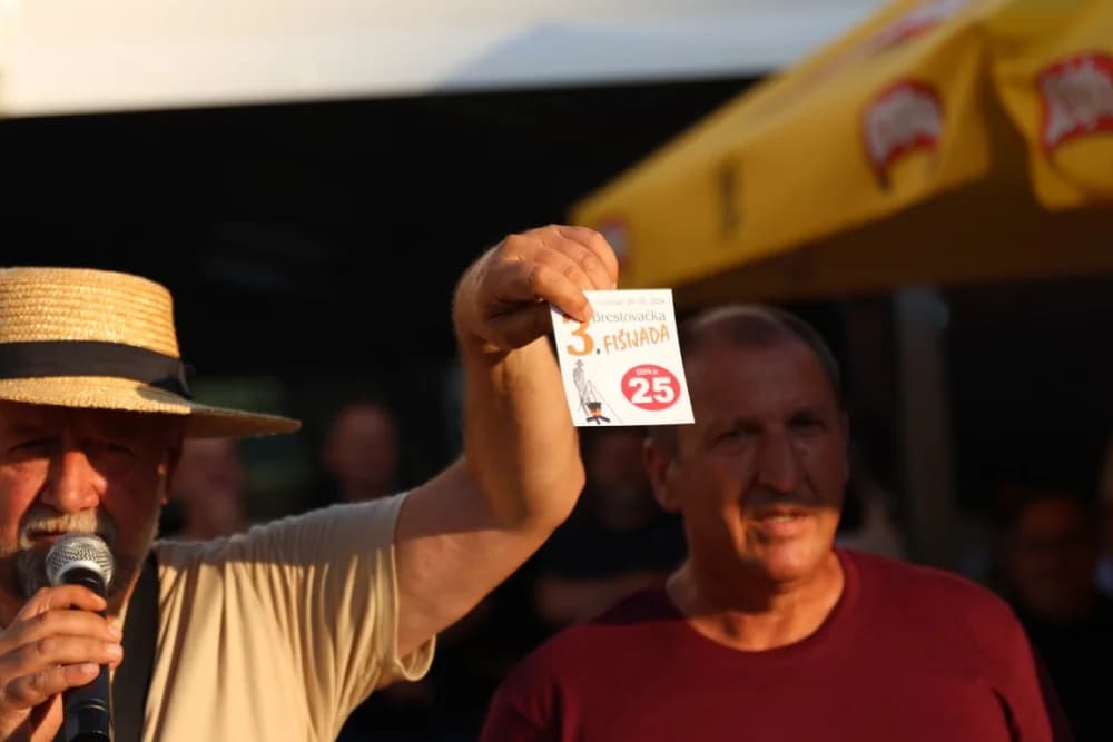 (FOTOGALERIJA) Najbolji majstori ribljeg paprikaša su tandem Božo i Jela, te dva Milkovića Vlado i Branko