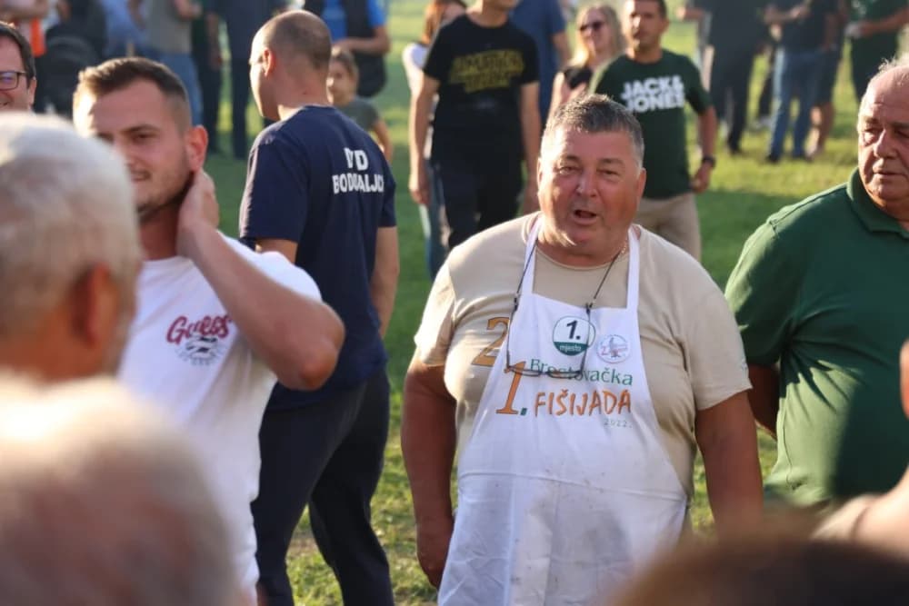 (FOTOGALERIJA) Najbolji majstori ribljeg paprikaša su tandem Božo i Jela, te dva Milkovića Vlado i Branko