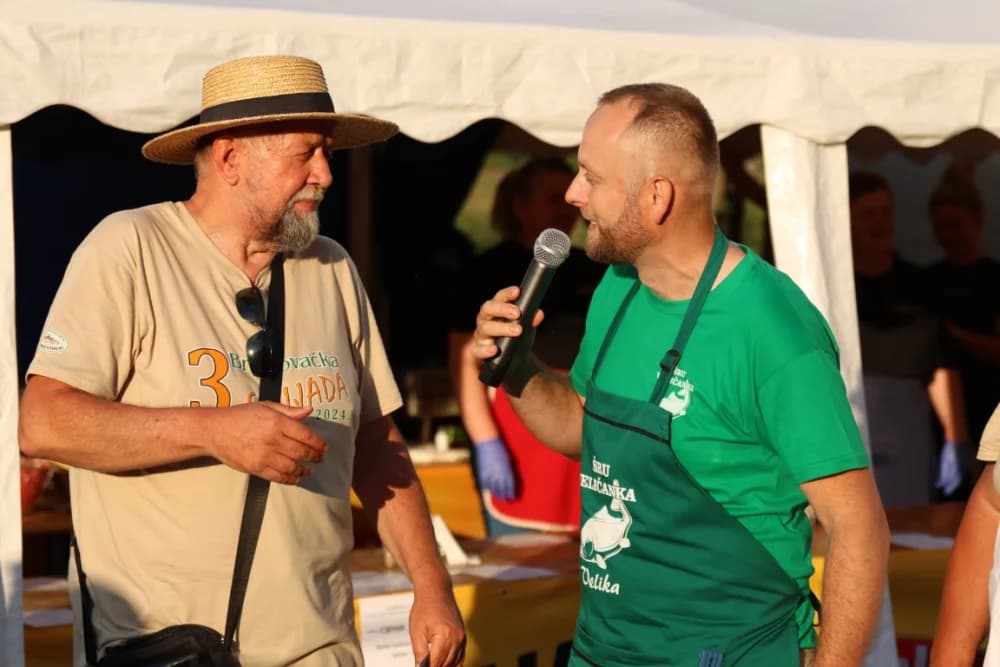 (FOTOGALERIJA) Najbolji majstori ribljeg paprikaša su tandem Božo i Jela, te dva Milkovića Vlado i Branko