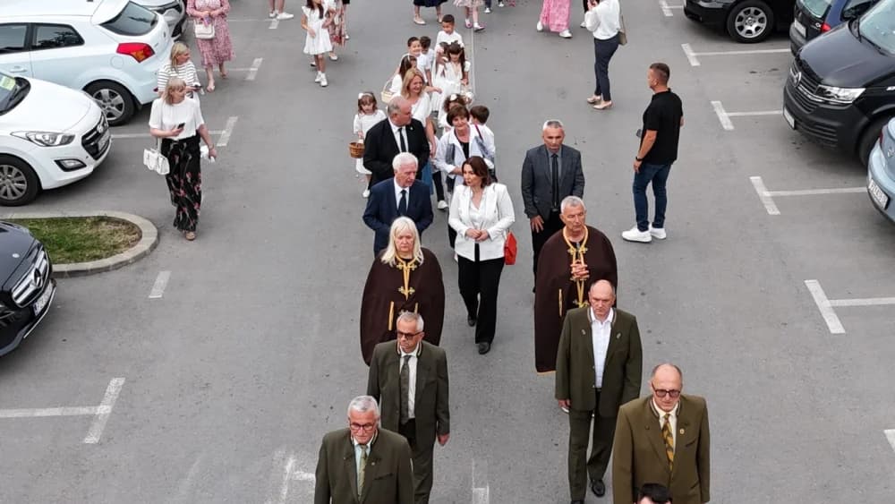 Tijelovska procesija ulicama grada Požege (FOTOGALERIJA)