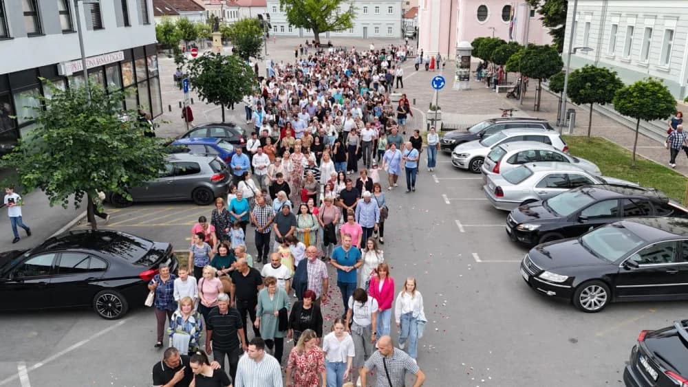 Tijelovska procesija ulicama grada Požege (FOTOGALERIJA)