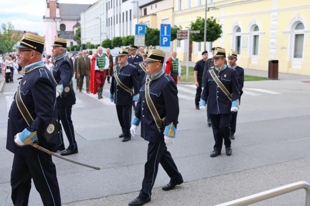 Tijelovska procesija ulicama grada Požege (FOTOGALERIJA)
