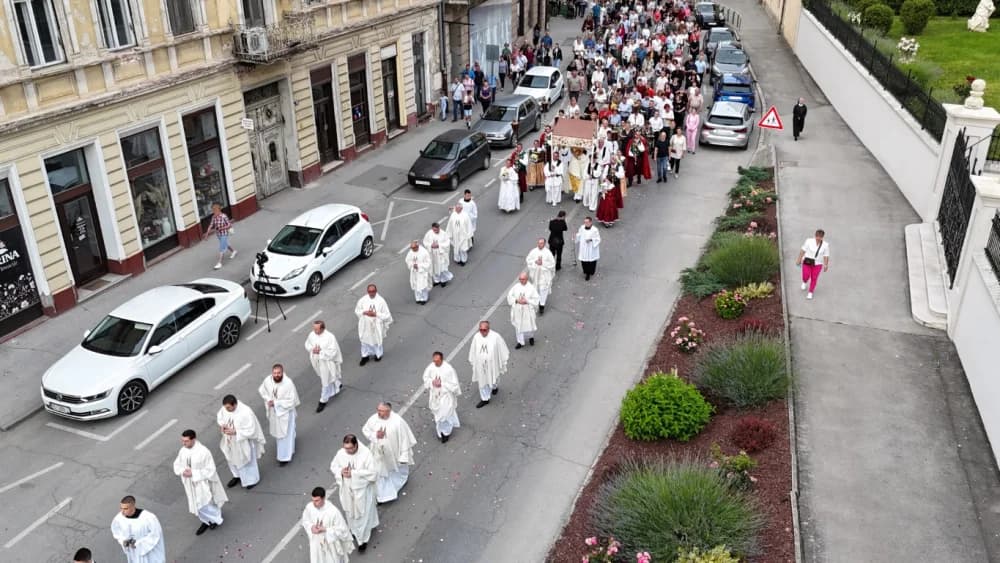 Tijelovska procesija ulicama grada Požege (FOTOGALERIJA)