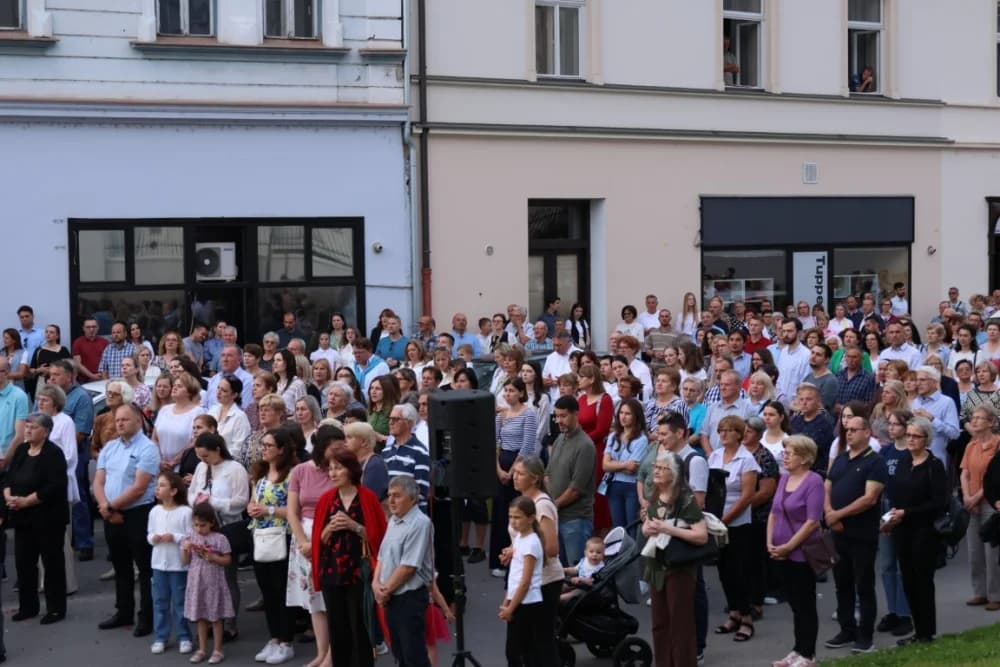 Tijelovska procesija ulicama grada Požege (FOTOGALERIJA)