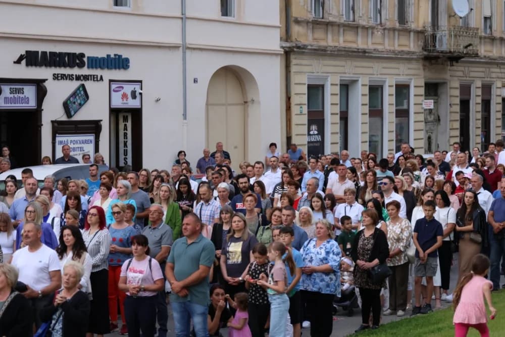 Tijelovska procesija ulicama grada Požege (FOTOGALERIJA)