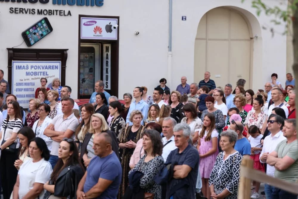 Tijelovska procesija ulicama grada Požege (FOTOGALERIJA)