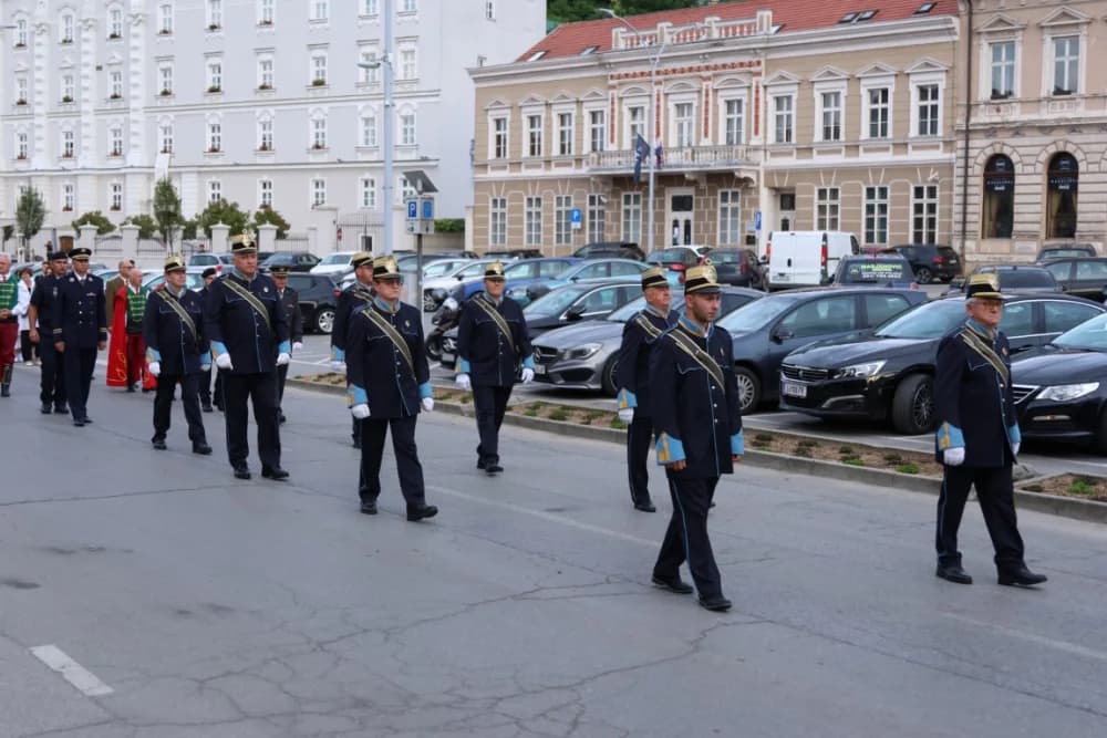 Tijelovska procesija ulicama grada Požege (FOTOGALERIJA)