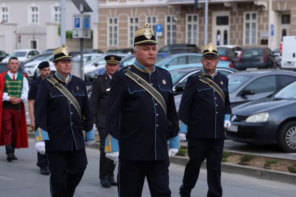 Tijelovska procesija ulicama grada Požege (FOTOGALERIJA)