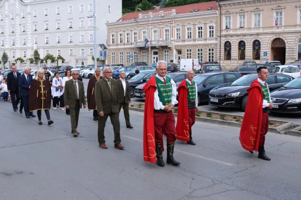 Tijelovska procesija ulicama grada Požege (FOTOGALERIJA)