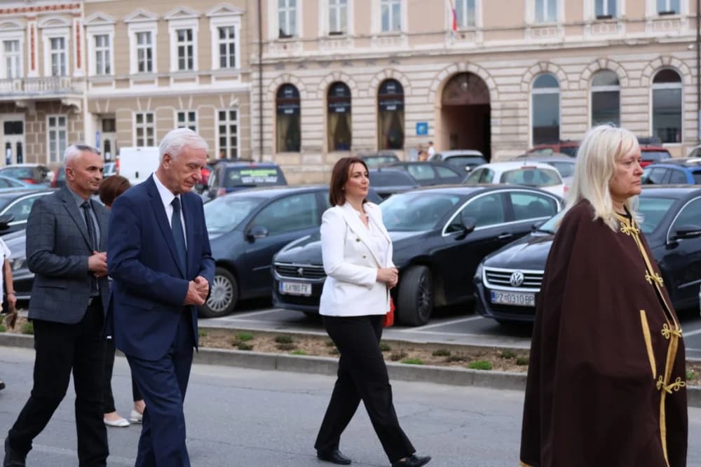 Tijelovska procesija ulicama grada Požege (FOTOGALERIJA)