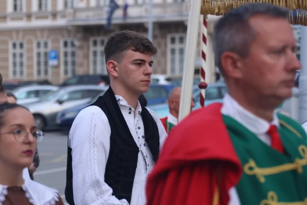 Tijelovska procesija ulicama grada Požege (FOTOGALERIJA)