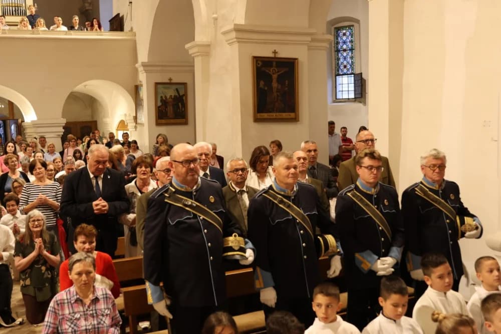 Tijelovska procesija ulicama grada Požege (FOTOGALERIJA)