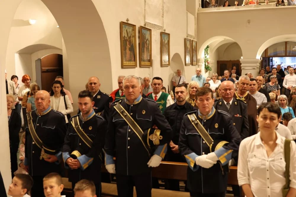 Tijelovska procesija ulicama grada Požege (FOTOGALERIJA)
