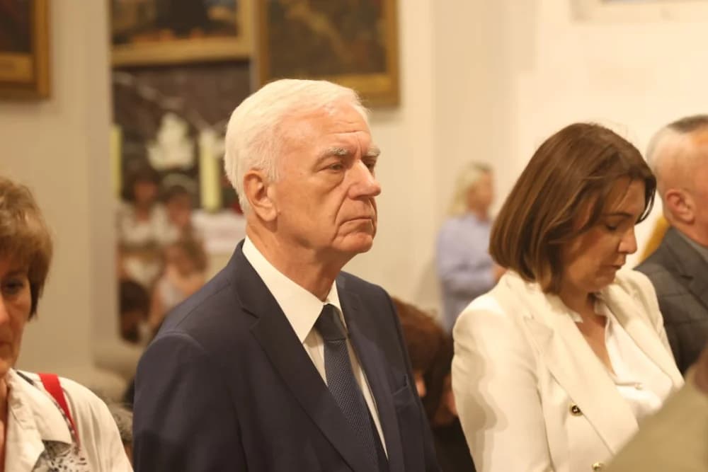 Tijelovska procesija ulicama grada Požege (FOTOGALERIJA)