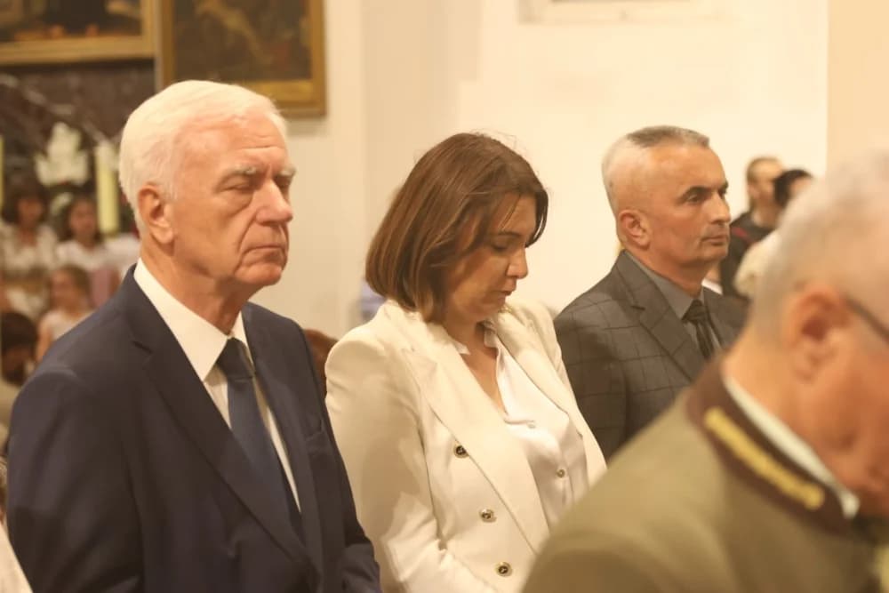 Tijelovska procesija ulicama grada Požege (FOTOGALERIJA)