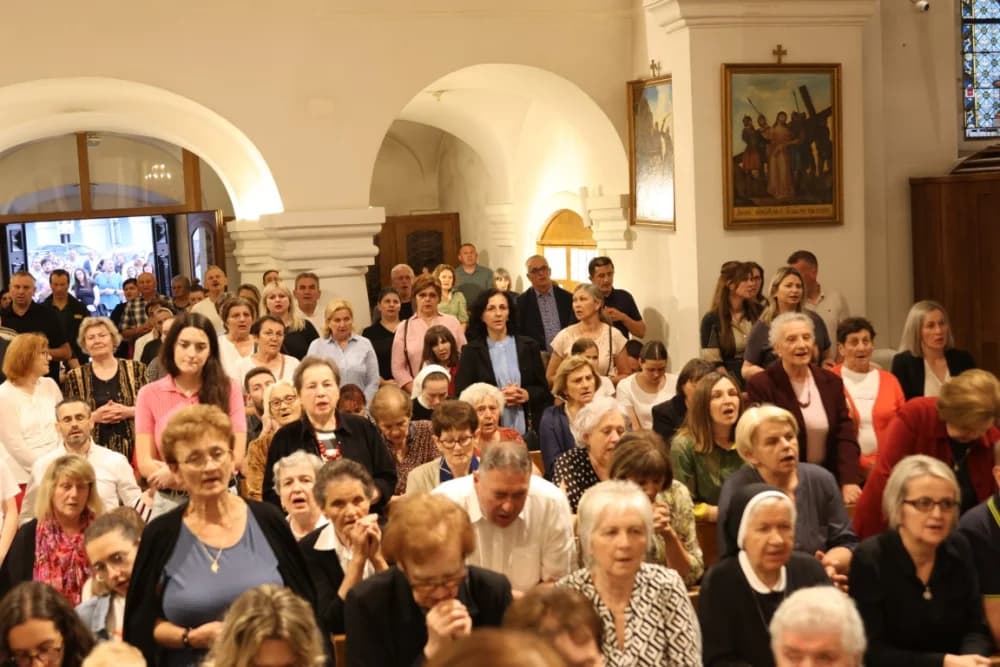 Tijelovska procesija ulicama grada Požege (FOTOGALERIJA)