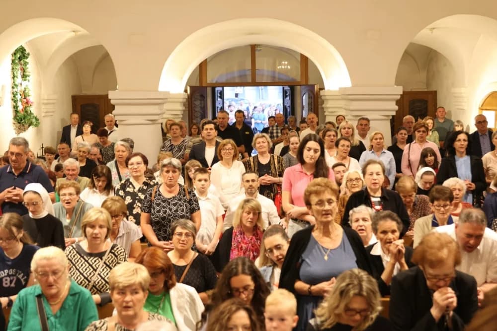 Tijelovska procesija ulicama grada Požege (FOTOGALERIJA)