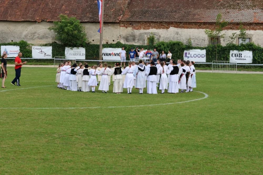 (FOTOGALERIJA) Uz 70. obljetnicu postojanja i rada u Biškupcima odigrana revijalna utakmica: NK BSK Biškupci – GNK Dinamo Veterni 5:5