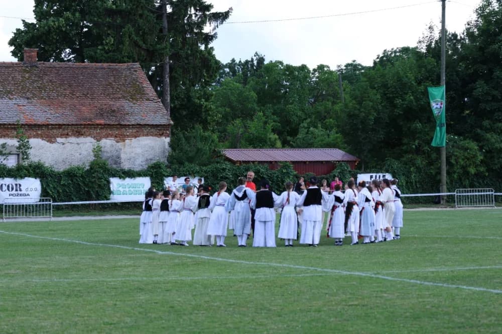 (FOTOGALERIJA) Uz 70. obljetnicu postojanja i rada u Biškupcima odigrana revijalna utakmica: NK BSK Biškupci – GNK Dinamo Veterni 5:5