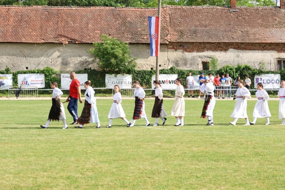 (FOTOGALERIJA) Uz 70. obljetnicu postojanja i rada u Biškupcima odigrana revijalna utakmica: NK BSK Biškupci – GNK Dinamo Veterni 5:5