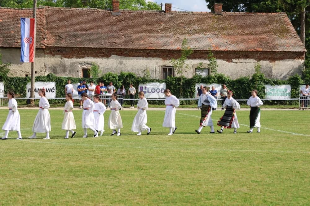 (FOTOGALERIJA) Uz 70. obljetnicu postojanja i rada u Biškupcima odigrana revijalna utakmica: NK BSK Biškupci – GNK Dinamo Veterni 5:5