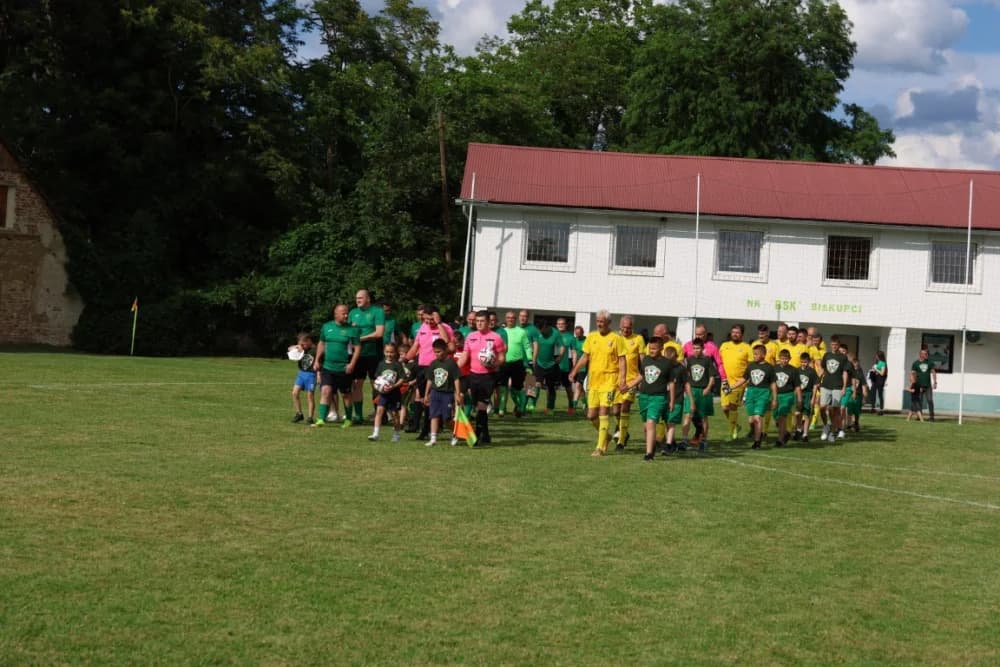(FOTOGALERIJA) Uz 70. obljetnicu postojanja i rada u Biškupcima odigrana revijalna utakmica: NK BSK Biškupci – GNK Dinamo Veterni 5:5