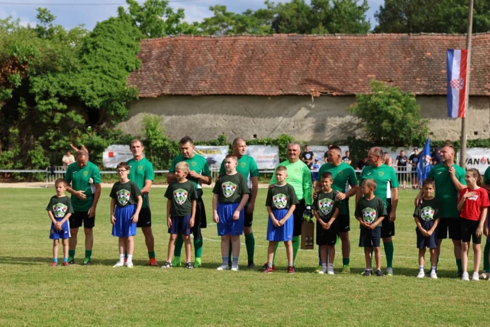 (FOTOGALERIJA) Uz 70. obljetnicu postojanja i rada u Biškupcima odigrana revijalna utakmica: NK BSK Biškupci – GNK Dinamo Veterni 5:5