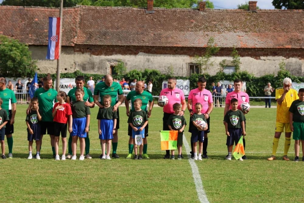 (FOTOGALERIJA) Uz 70. obljetnicu postojanja i rada u Biškupcima odigrana revijalna utakmica: NK BSK Biškupci – GNK Dinamo Veterni 5:5