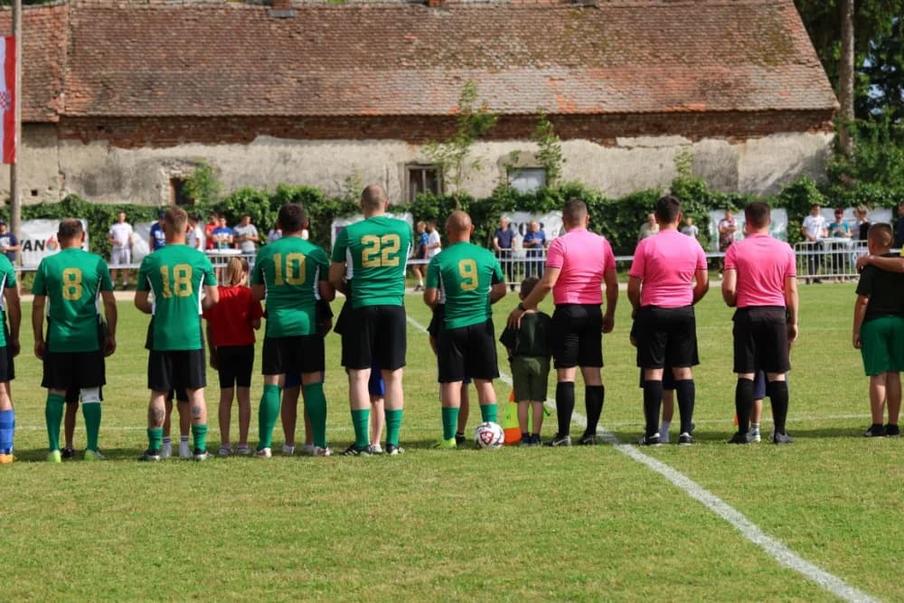 (FOTOGALERIJA) Uz 70. obljetnicu postojanja i rada u Biškupcima odigrana revijalna utakmica: NK BSK Biškupci – GNK Dinamo Veterni 5:5