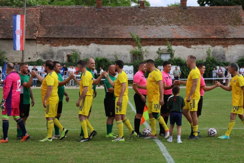 (FOTOGALERIJA) Uz 70. obljetnicu postojanja i rada u Biškupcima odigrana revijalna utakmica: NK BSK Biškupci – GNK Dinamo Veterni 5:5