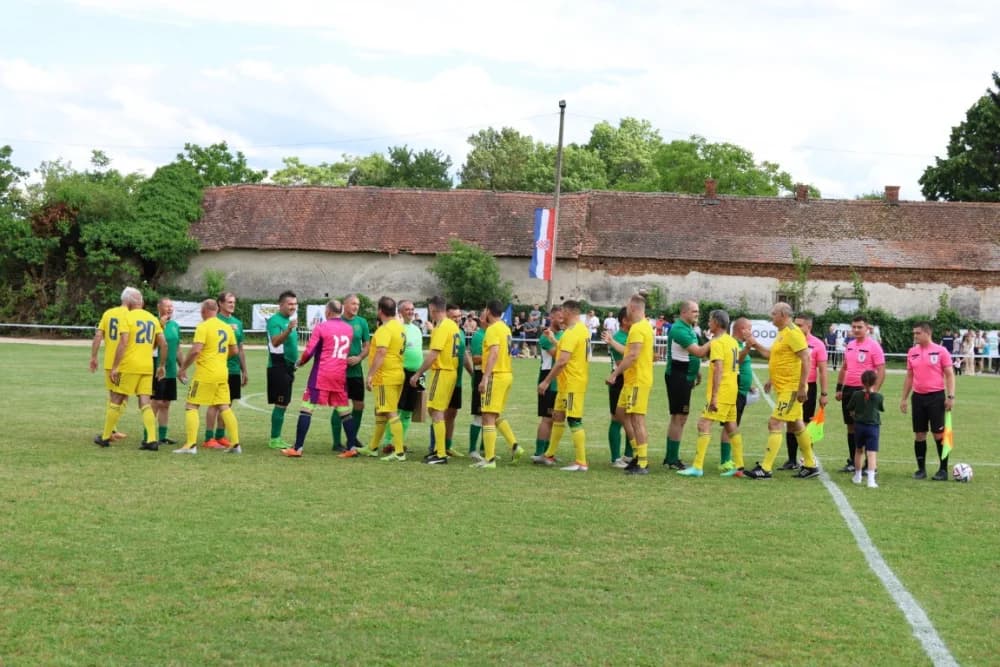 (FOTOGALERIJA) Uz 70. obljetnicu postojanja i rada u Biškupcima odigrana revijalna utakmica: NK BSK Biškupci – GNK Dinamo Veterni 5:5