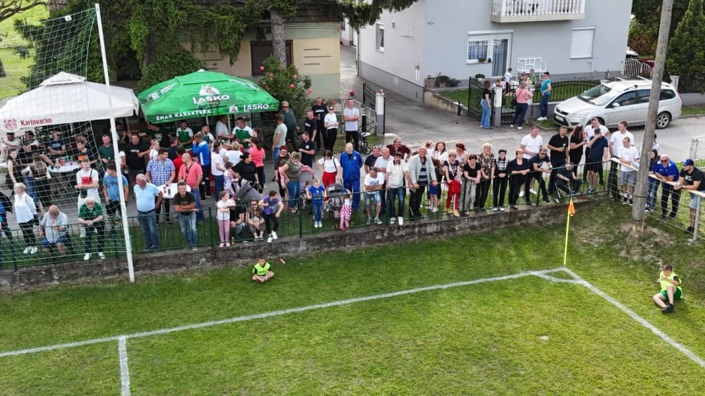 (FOTOGALERIJA) Uz 70. obljetnicu postojanja i rada u Biškupcima odigrana revijalna utakmica: NK BSK Biškupci – GNK Dinamo Veterni 5:5