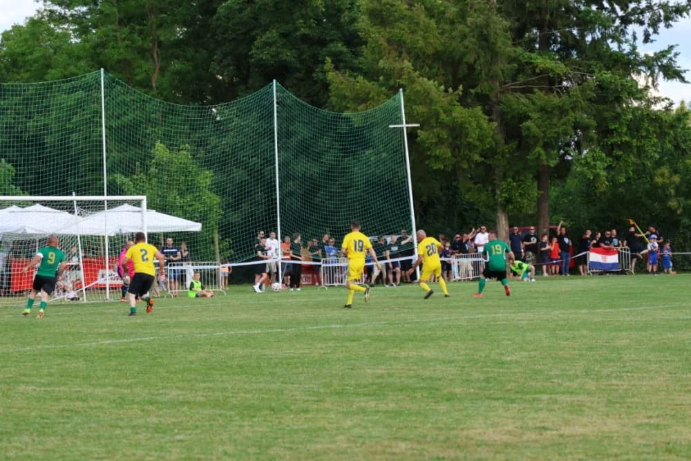(FOTOGALERIJA) Uz 70. obljetnicu postojanja i rada u Biškupcima odigrana revijalna utakmica: NK BSK Biškupci – GNK Dinamo Veterni 5:5