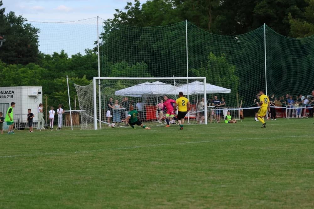(FOTOGALERIJA) Uz 70. obljetnicu postojanja i rada u Biškupcima odigrana revijalna utakmica: NK BSK Biškupci – GNK Dinamo Veterni 5:5